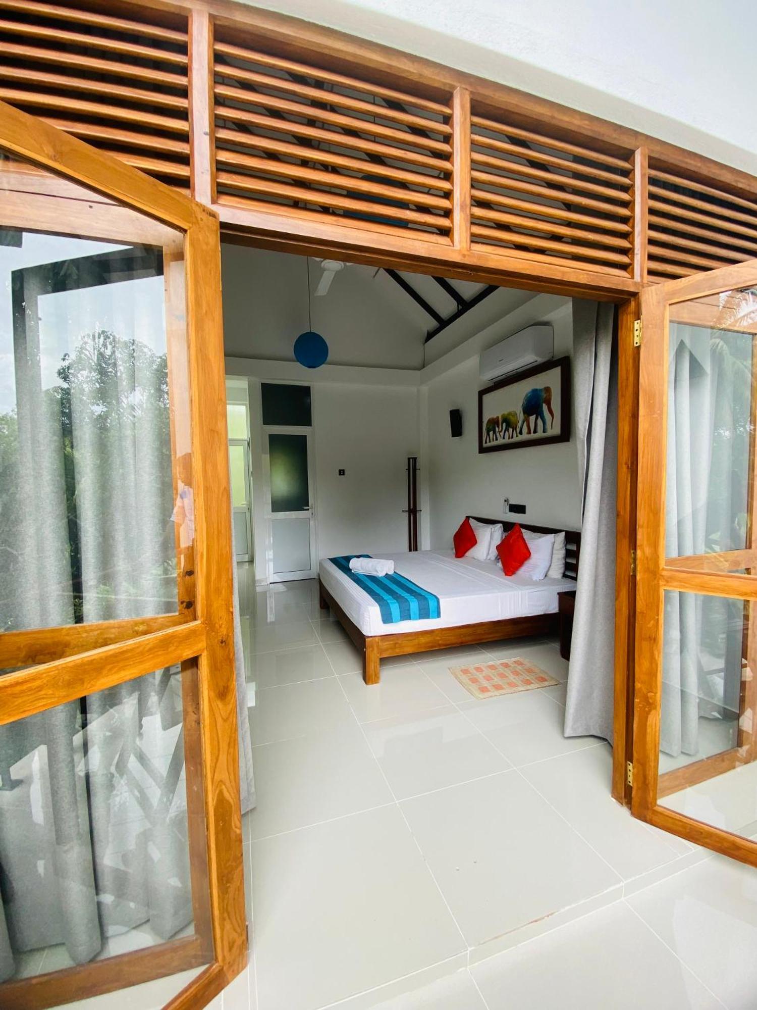 Hotel Athgira Udawalawe Kültér fotó