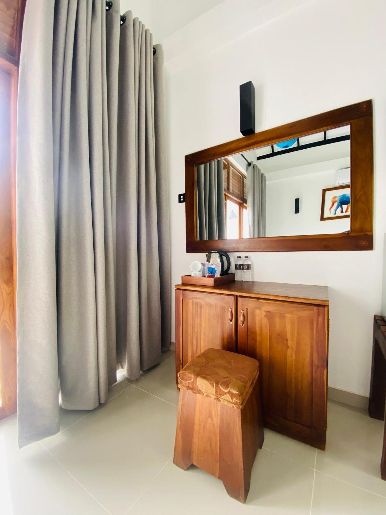 Hotel Athgira Udawalawe Kültér fotó